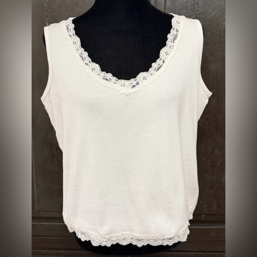 Carolyn Taylor White lace Ribbed tank top - Size Large